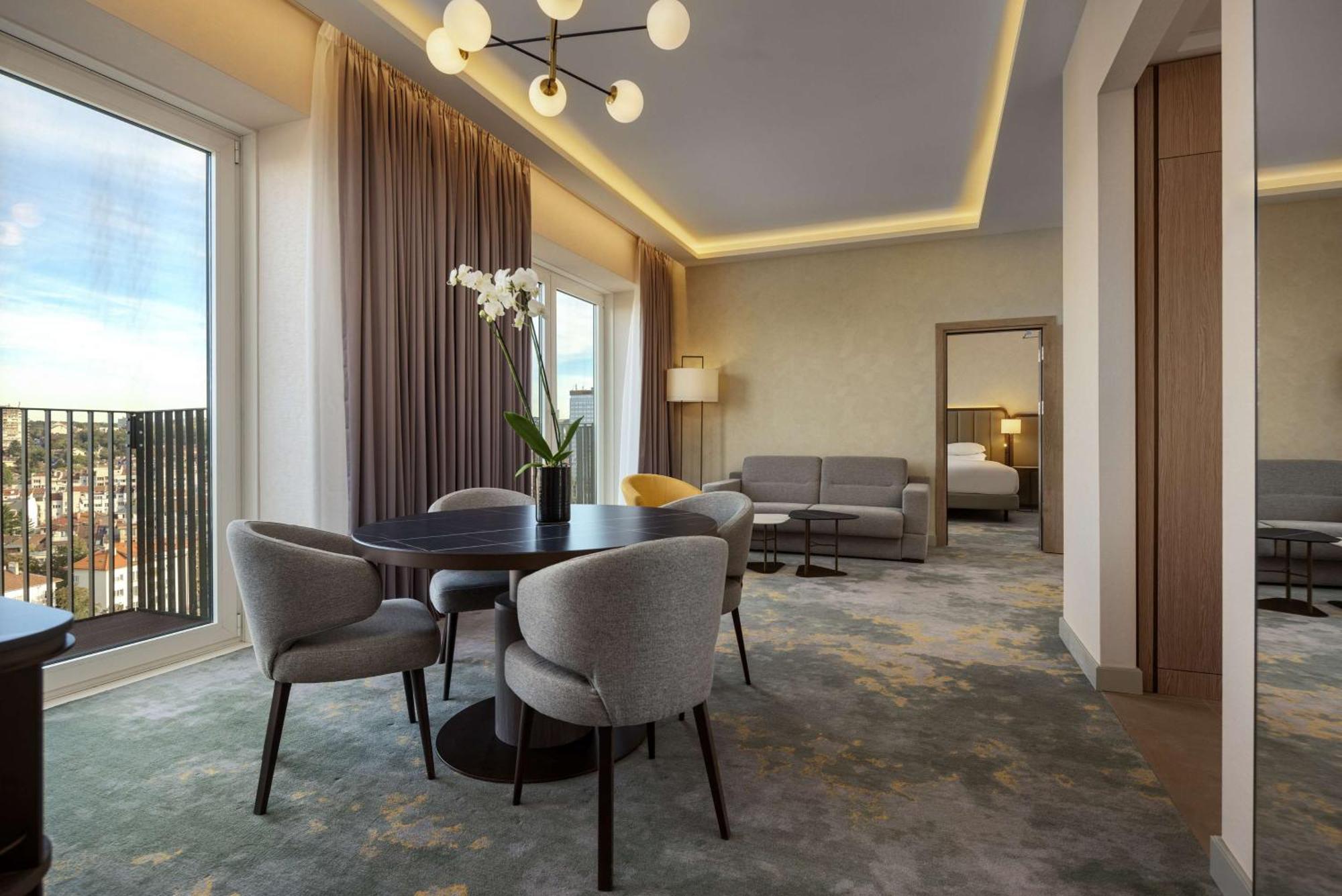 Hilton Sofia Hotel Bagian luar foto