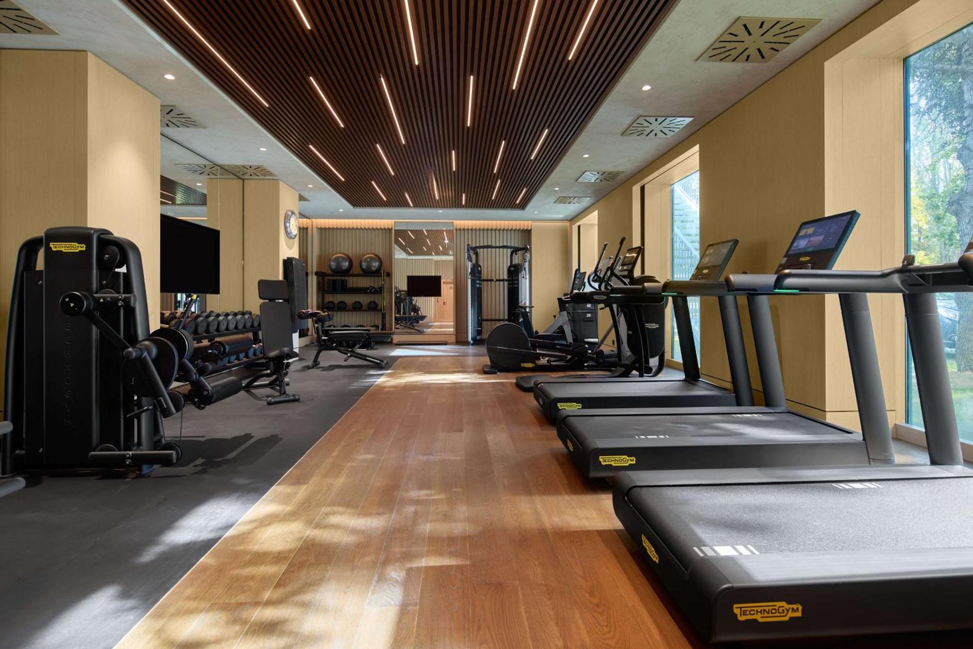 Hilton Sofia Hotel Bagian luar foto