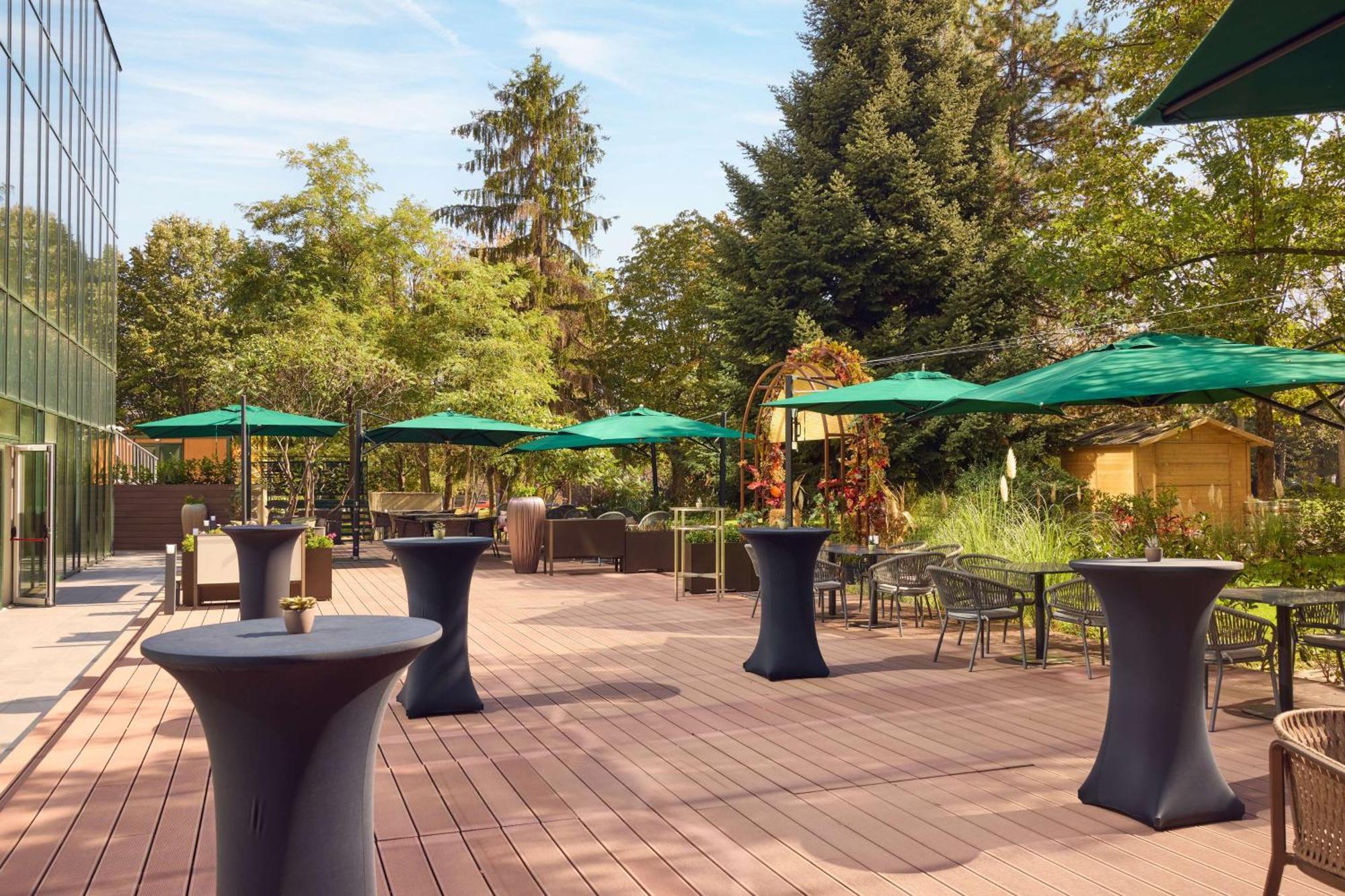 Hilton Sofia Hotel Bagian luar foto